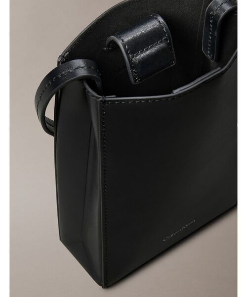 Calvin Klein ショルダーバッグ バッグ ラインミニ クロスボディ