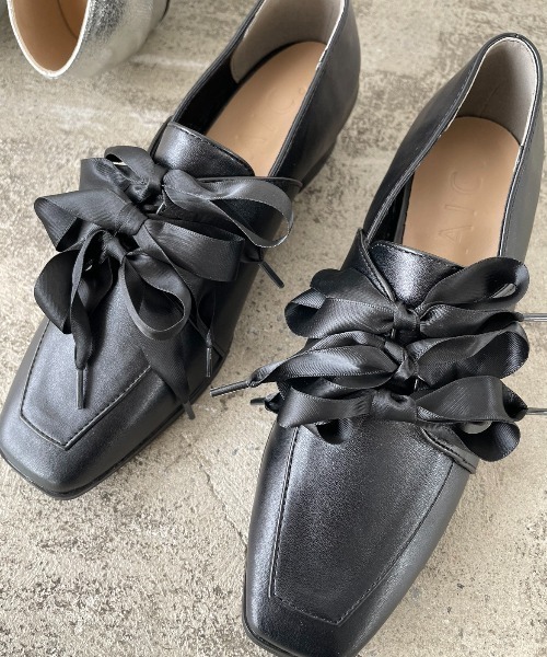 AIC. ローファー サテンリボンスクエアトゥローファー