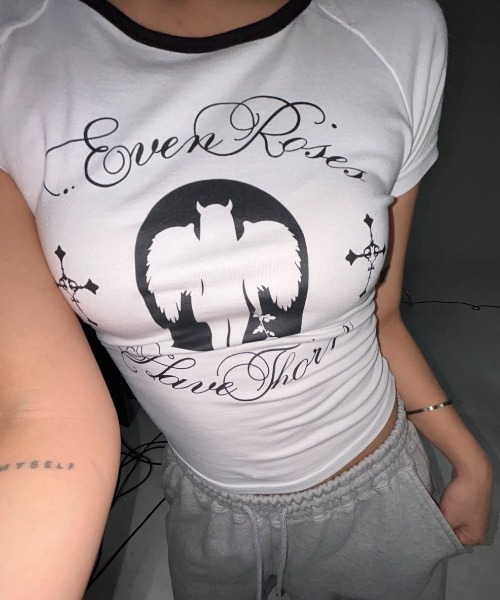 tシャツ A'GEM/9 × .kom 「NIIER NOR/ニーアノア」BAD ANGEL SLIM TEE/バッドエンジェルスリムTシャツ レディ