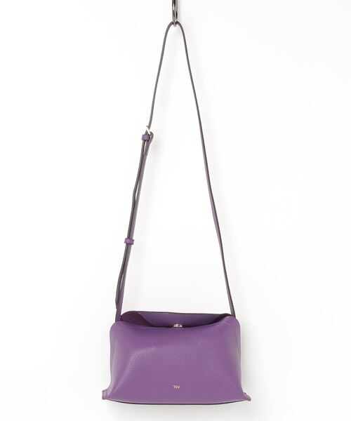 TOV ショルダーバック CROSS SHLD 重なり合う様に交差した側面のディテールが特徴の『CROSS