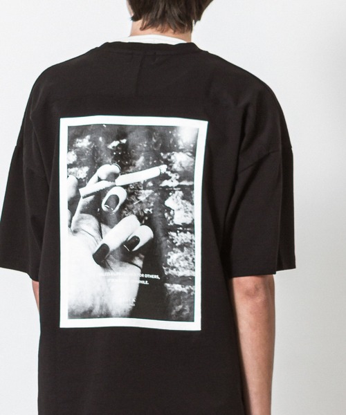 爆買い得価 tシャツ Tシャツ ドロップショルダープリントTシャツ(Unless) ZOZOTOWN PayPayモール店 - 通販 - PayPayモール 再入荷低価