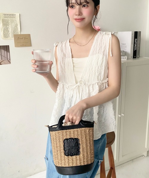 moment+ かごバッグ カゴバッグ レザーエンブレムバケットショルダー