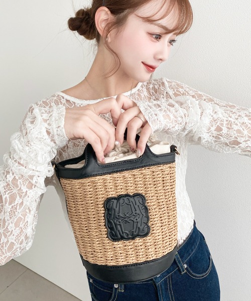 moment+ かごバッグ カゴバッグ レザーエンブレムバケットショルダー