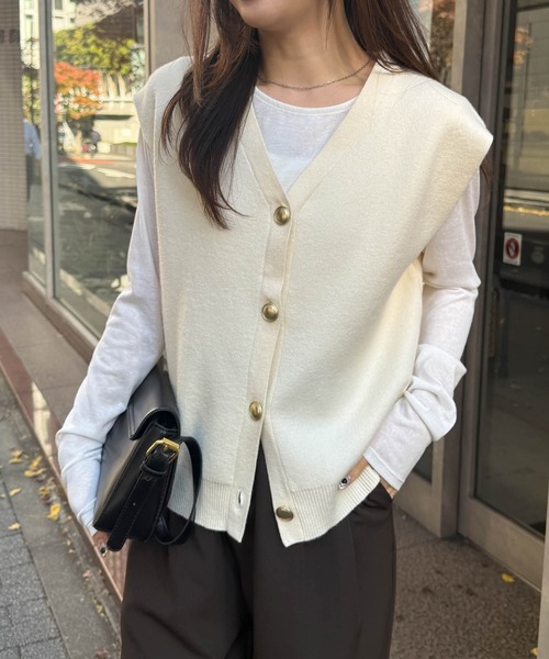 RANAN（ラナン） ベスト ジレ ゴールド調ボタンVネックベスト