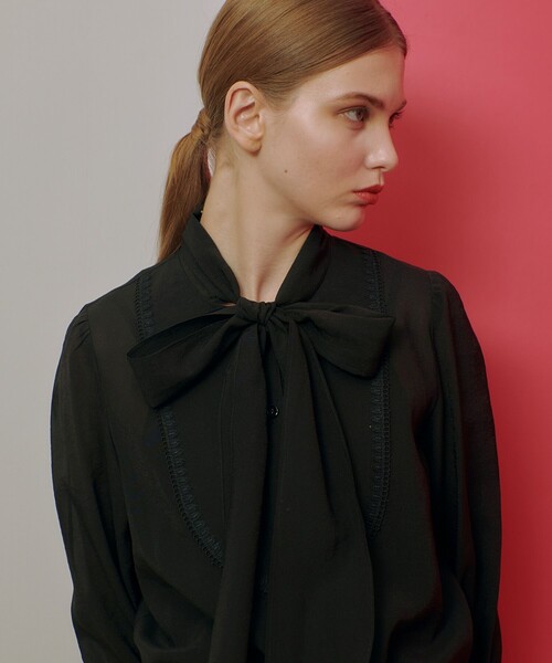 【LOULOU WILLOUGHBY】新品未使用　シルキーリボンブラウス LOULOU WILLOUGHBY】シルキーシボリボンブラウス|allureville