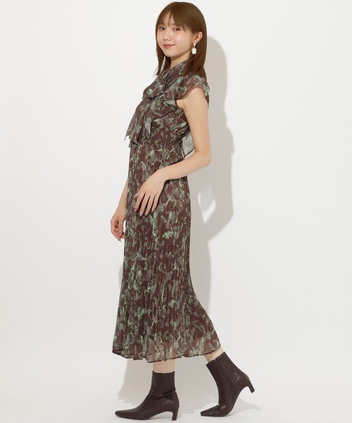 日本製プリーツワンピース サテン地ジオメトリックプリントワンピース - 077 | ZARA Japan