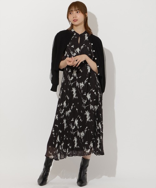 日本製プリーツワンピース サテン地ジオメトリックプリントワンピース - 077 | ZARA Japan