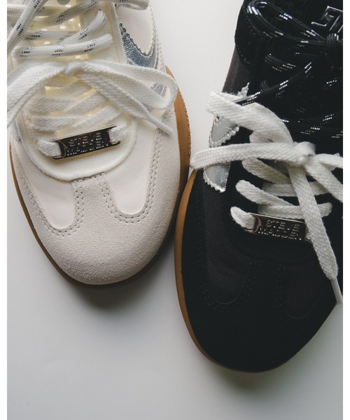 ヒール2.5cm スティーブマデン レディース フレアスニーカー スニーカー 靴 シューズ 軽量 ローカット 紐靴 ローヒール カジュアル ホワイト 白 ブラック 黒 レッド 赤 送料無料 STEVE MADDEN BISCOTTI-XS STEVE MADDEN（スティーブ・マデン） スニーカー フレアスニーカー/S