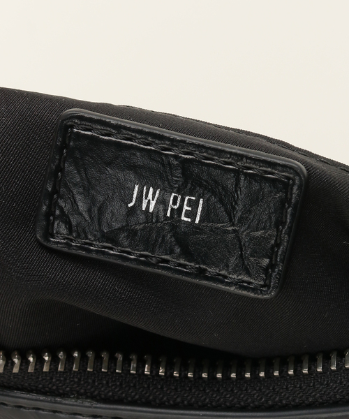 JW PEI Tessa エンボスショルダーバッグ-ブラック Tessa Crushed Shoulder Bag - Black | JW PEI