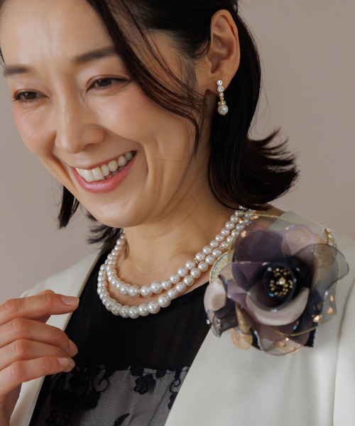 ブローチ ニュアンスカラーのブーケコサージュ レディースの画像