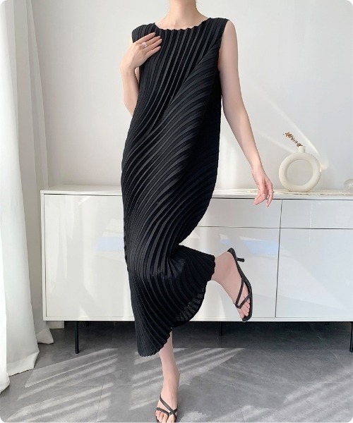 プリーツプリーツノースリーブ ロングワンピース black I.O.E ワンピース 夏 「韓国トレンド」立体プリーツ ノースリーブ