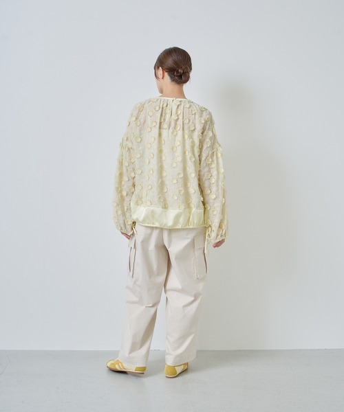 上品✨　kaon カオン　立体フラワー　シアーブラウス　ベージュ　フレア　花柄 Kaon - 上品✨ kaon カオン 立体フラワー シアーブラウス ベージュ