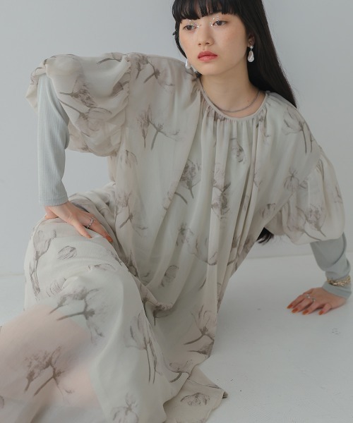 ほぼ未使用✨本物FENDI ✨とても可愛い上品お花ワンピース♥️ 花柄ワンピース フラワープリント 、マキシ ワンピース