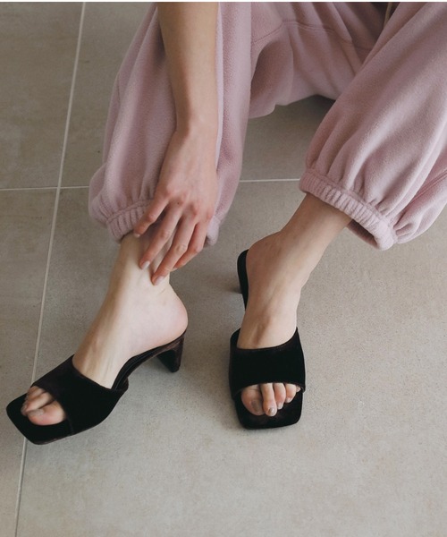 靴 anuke Squaretoe Velour Mule anuke（アンヌーク） サンダル ミュール Squaretoe Velour Mule