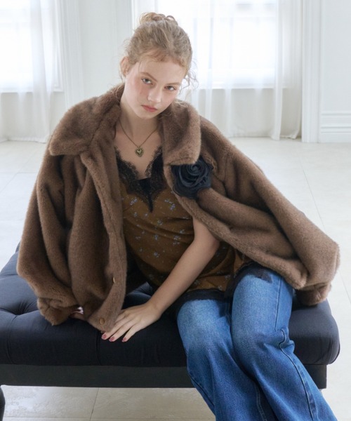 コート アウター tulle brooch fur coat / コサージュ付きファーコート