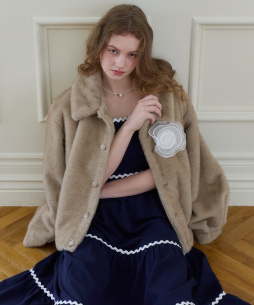 コート アウター tulle brooch fur coat / コサージュ付きファーコート