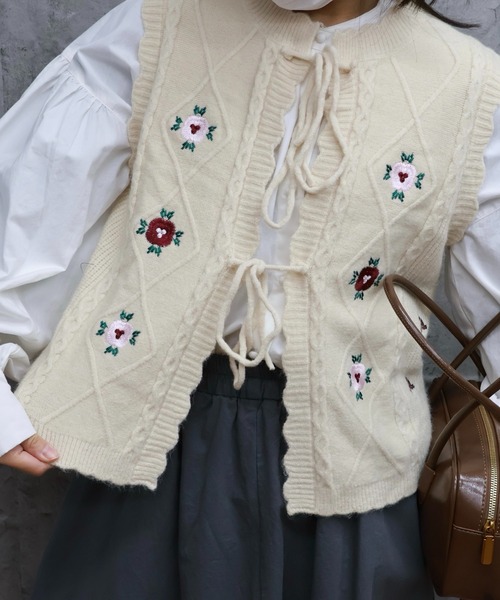 SHOUYO ベスト ジレ 花柄刺繍ニットベスト／フロントリボン／レトロ