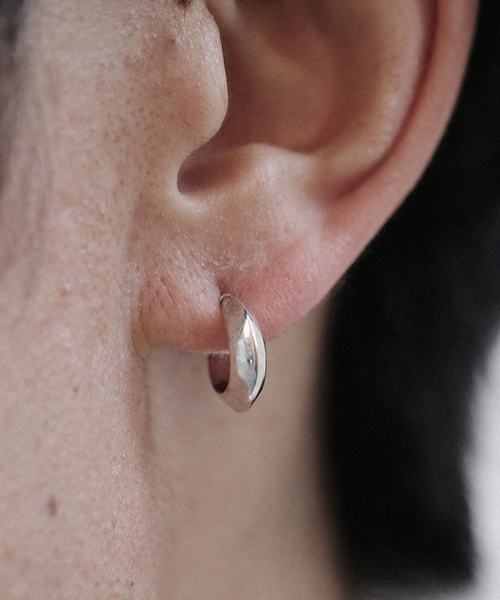 SunKu（サンク） ピアス SILVER HOOP PIERCE / TRIANGLE(シルバー