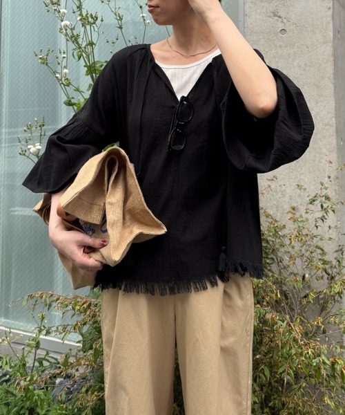 ☆SCALA　可愛い赤いバラ柄　2枚重ね着　半袖ハイネック　ブラウス　カットソー 日本製 バラ柄ふくれジャカードメローネックカットソー