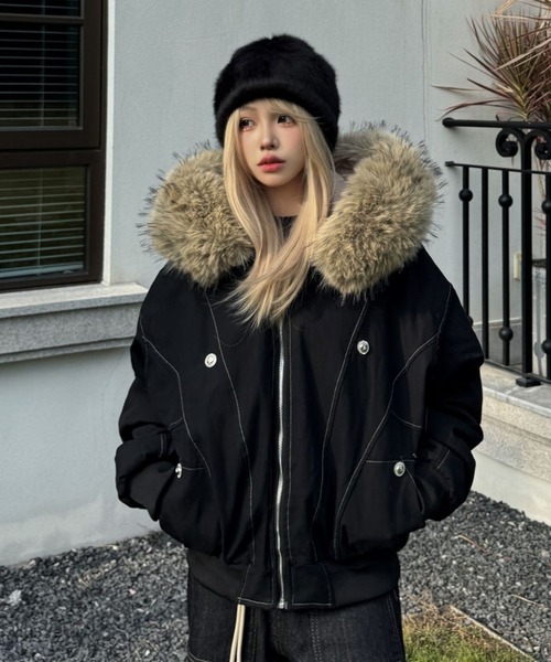 MHL. フード付き ブラック ブルゾン セール】メンズライクなのに可愛く決まる。裏フリース胸刺繍配色