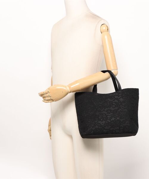 CARETTE（カレット） ハンドバッグ たっぷり入るレースのブラック