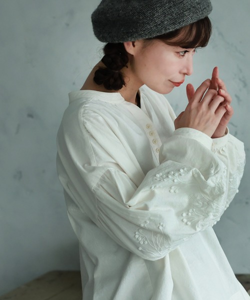 soulberry（ソウルベリー） ブラウス シャツ 野ばらの実の刺繍ブラウス