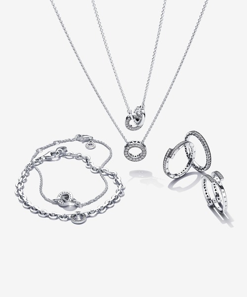 Pandora Signature シルバー ダブルサークル パヴェ ペンダント 