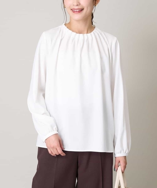 a.v.v（アー・ヴェ・ヴェ） ブラウス シャツ 「洗える」タックネック