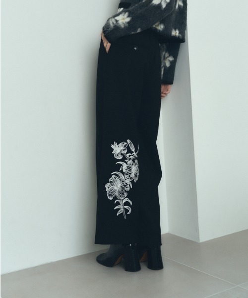 Muel Chic（ミュエルシック） スラックス パンツ Lily embroidery