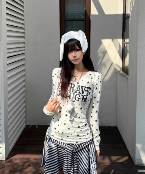 tシャツ Y2K星柄＆ロゴデザインVネックロングスリーブTシャツ