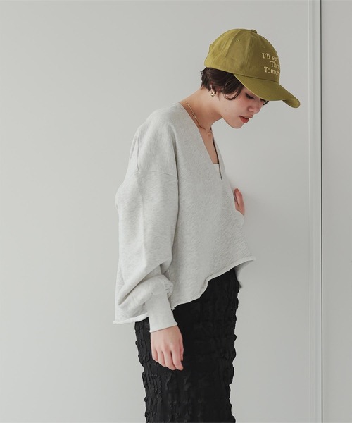 STONE  刺繍ロゴ キャップ ブラック フリーサイズ 美品 サクラナイツ 刺繍ロゴキャップ＋ピンバッジ 岡田紗佳 【イラスト