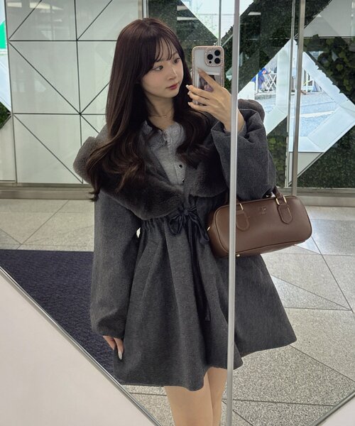 美品 ファー付き上品なコート ハロッズ お顔合わせにも continuer de NICE CLAUP ノーカラーコート コート 「デート・推し活に