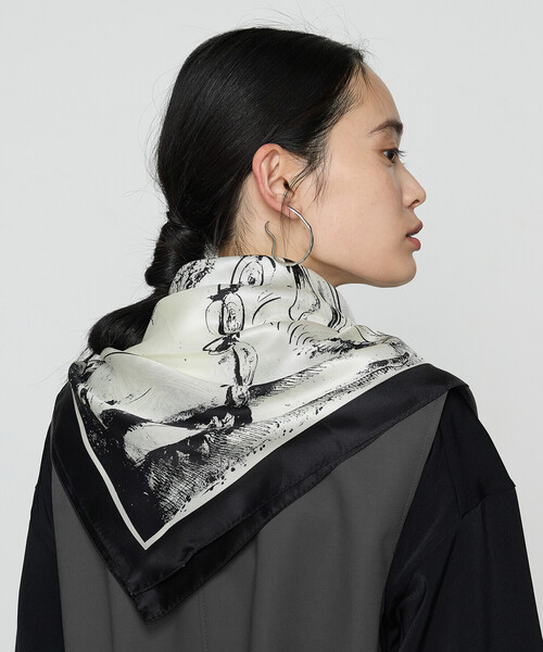 K.T KIYOKO TAKASE（K.T キヨコ タカセ） ストール マフラー 線画風