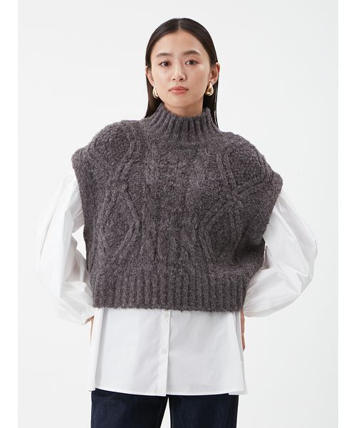 Mila Owen ケーブルニットベストセット Mila Owen（ミラオーウェン）の「パフスリーブブラウスケーブルニット