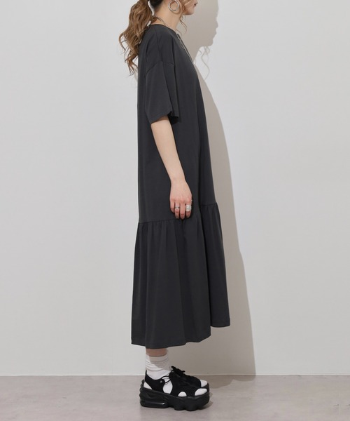 「atONE」 「LARU」半袖ワンピース - チャコール レディース_画像4