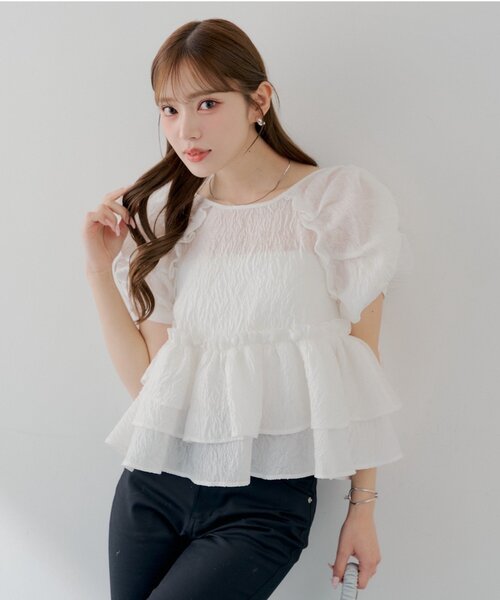 ブラウス シャツ 「SALON by Chico」デザインパフ袖バックリボンペプラムブラウス レディースの画像