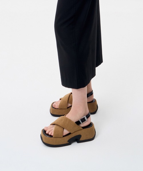 24AW new /CHLOE ナマレザープラットフォームサンダル Tan NaN | 女性のための贅沢