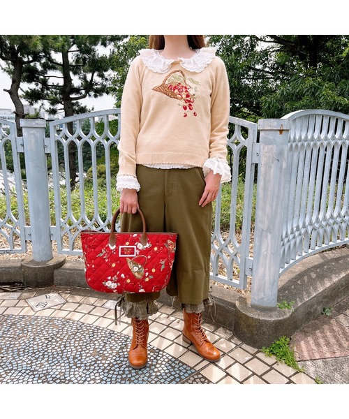 美品◎ピンクハウス 野ばらとチェリープリントバッグ A4可 肩かけ キルティング 美品◎ピンクハウス 野ばらとチェリープリントバッグ A4可 肩かけ