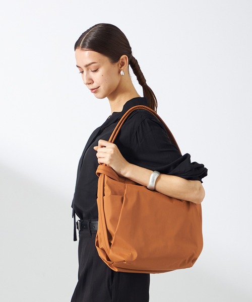ブラック ナイロンバッグ PRADA (プラダ) ナイロン＆レザー 着脱ミニポーチ付き ブリック