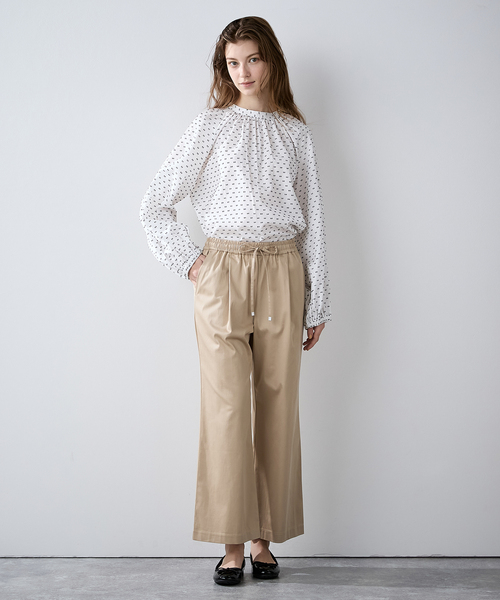 2025販売中　度詰めレディースパンツ　新品未使用タグつき　色　OffWhite LE SOUK HOLIDAY スラックス パンツ 2025年春夏「接触冷感