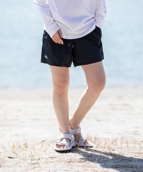 ●完売品●UNDER ARMOUR 直営限定　UAボレーショーツ　ショートパンツ UNDER ARMOUR パンツ UAアイコン クリンクル ウーブン ボレー