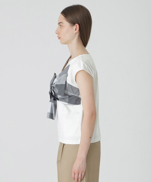 【BURBERRY BLUE LABEL】チェックリボン付きホワイトTシャツ BURBERRY BLUE LABEL】チェックリボン付きホワイトTシャツ
