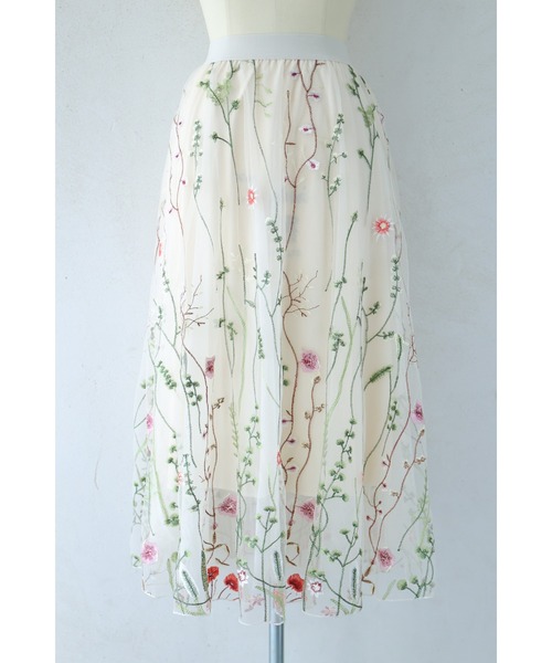 cawaii スカート 一面に広がる花刺繍チュールミディアムスカート