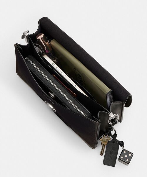 coach コーチ　タビー　チェーン　ブラック　レザー　ショルダーバッグ　cロゴ チェーン タビー ショルダー バッグ | COACH/コーチ | 三越