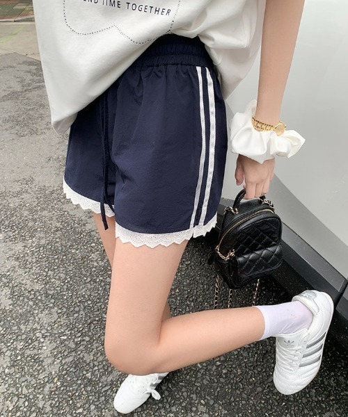  ブラック レース付きショートパンツ パンツ サイドラインデザインレース付きナイロンショートパンツ