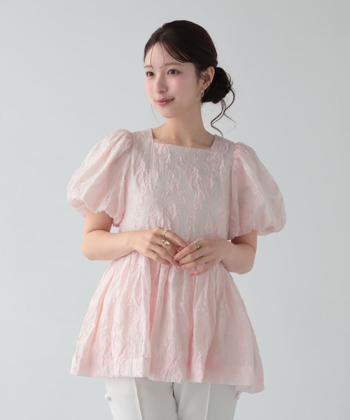 Fit more（フィットモア） シアーフラワー袖バルーントップス