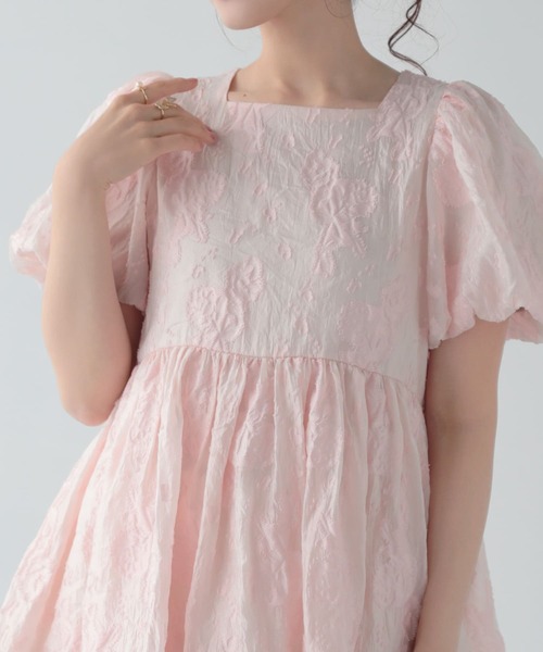 Fit more（フィットモア） シアーフラワー袖バルーントップス