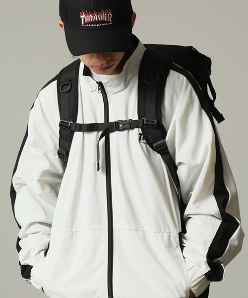 THRASHER ロゴプリント リュック 中型 ロゴプリント 背面メッシュ スクエア バックパック (THRASHER