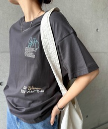 andme tシャツ ランダムエンブロイダリーロゴ半袖Tシャツ