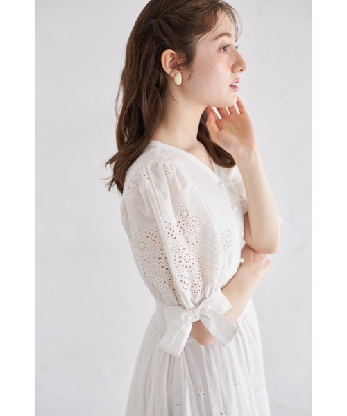 袖口リボン付きパール釦コットンレースワンピース tocco closet ワンピース 袖口リボン付きパール釦コットンレース